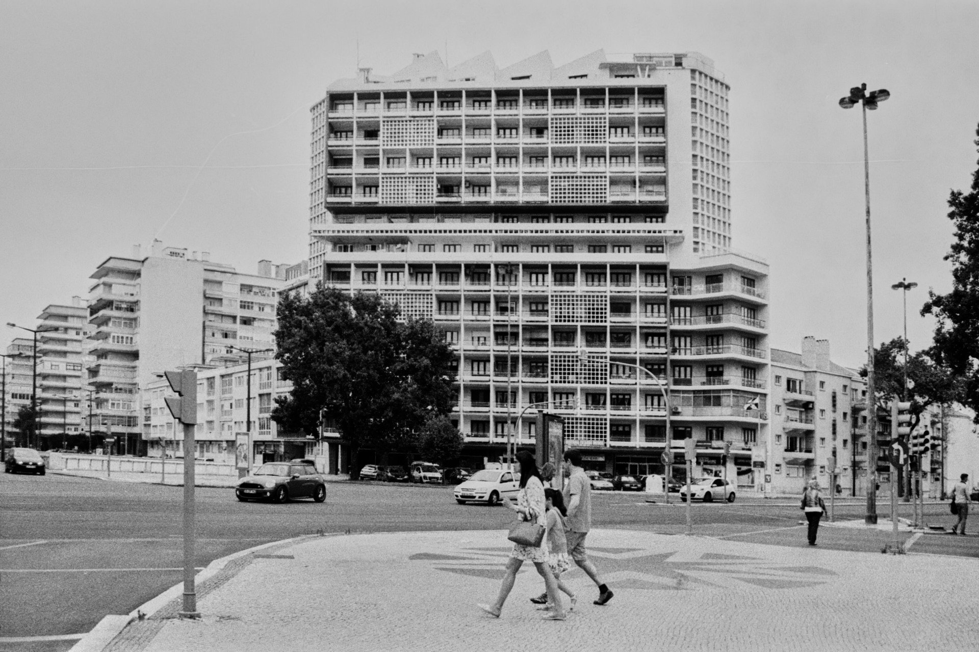 A CIDADE COMO DÉCOR , 2017 | After “Os Verdes Anos” - Paulo Rocha, 1963 