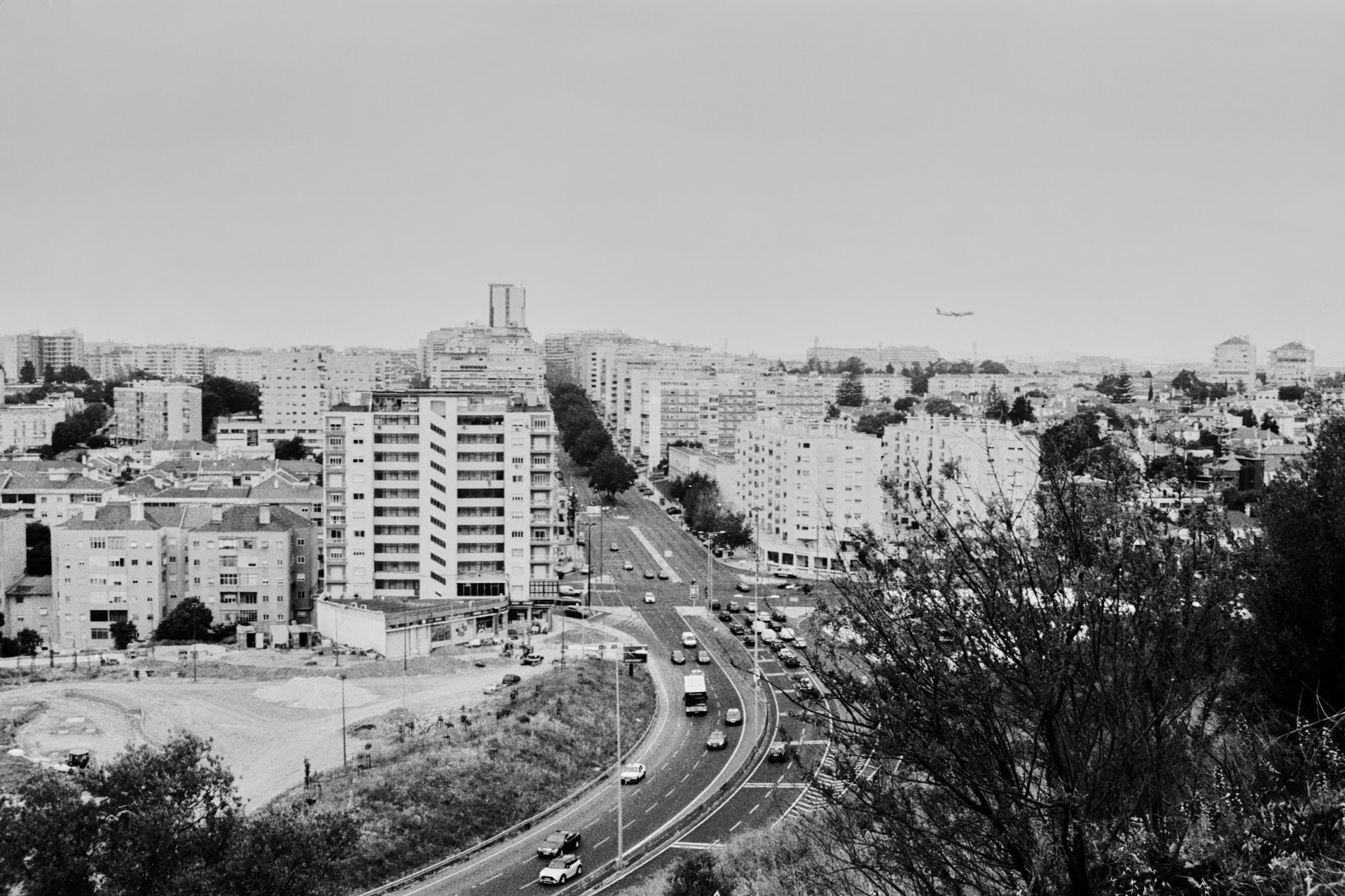 A CIDADE COMO DÉCOR , 2017 | After “Os Verdes Anos” - Paulo Rocha, 1963 