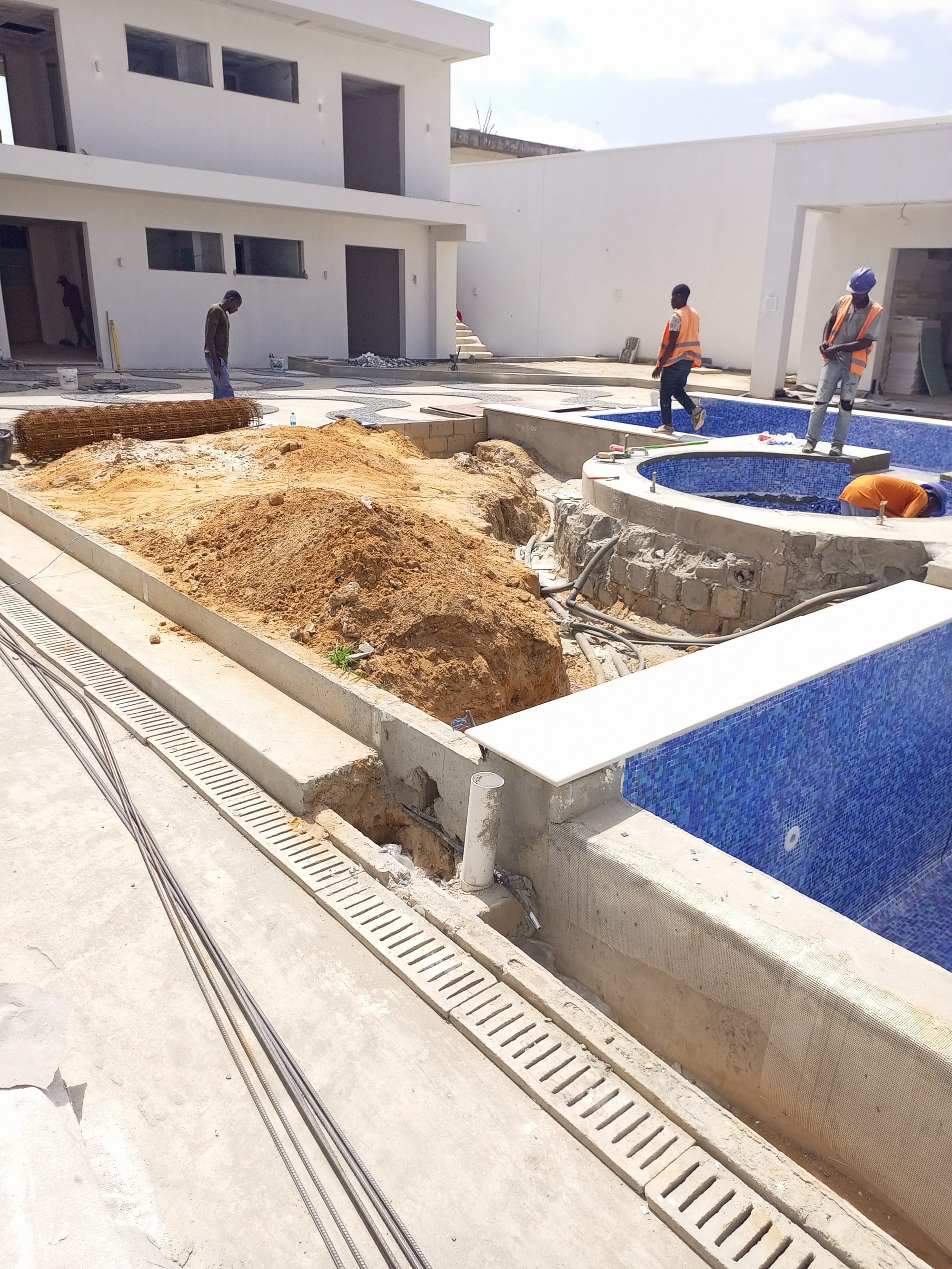 Projeto e Concepção de um quintal em Parceria com o Arquitetcto Paulo Pereira na casa A4-Condominio de Luxo em Angola