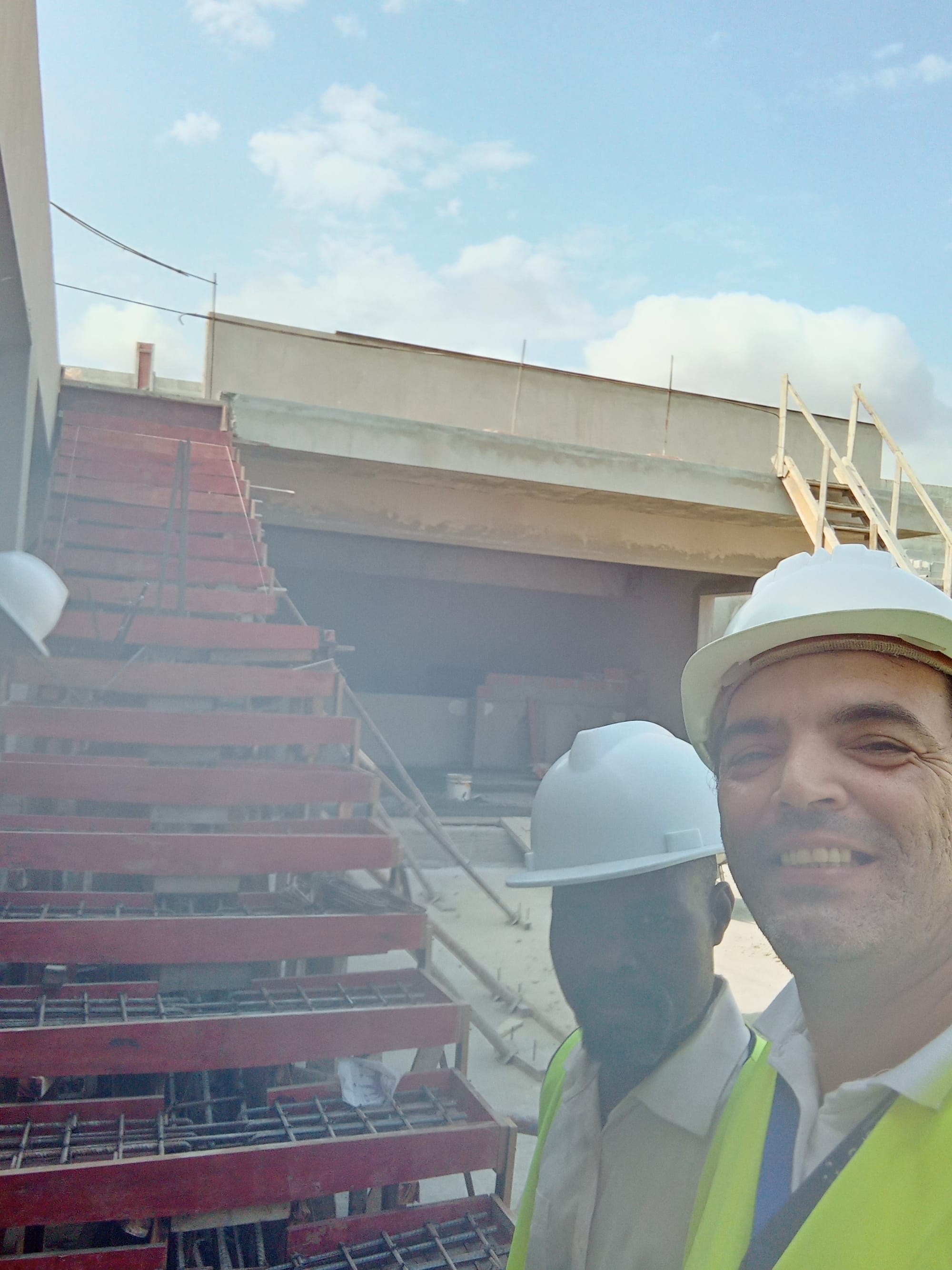 Projeto e Concepção de um quintal em Parceria com o Arquitetcto Paulo Pereira na casa A4-Condominio de Luxo em Angola