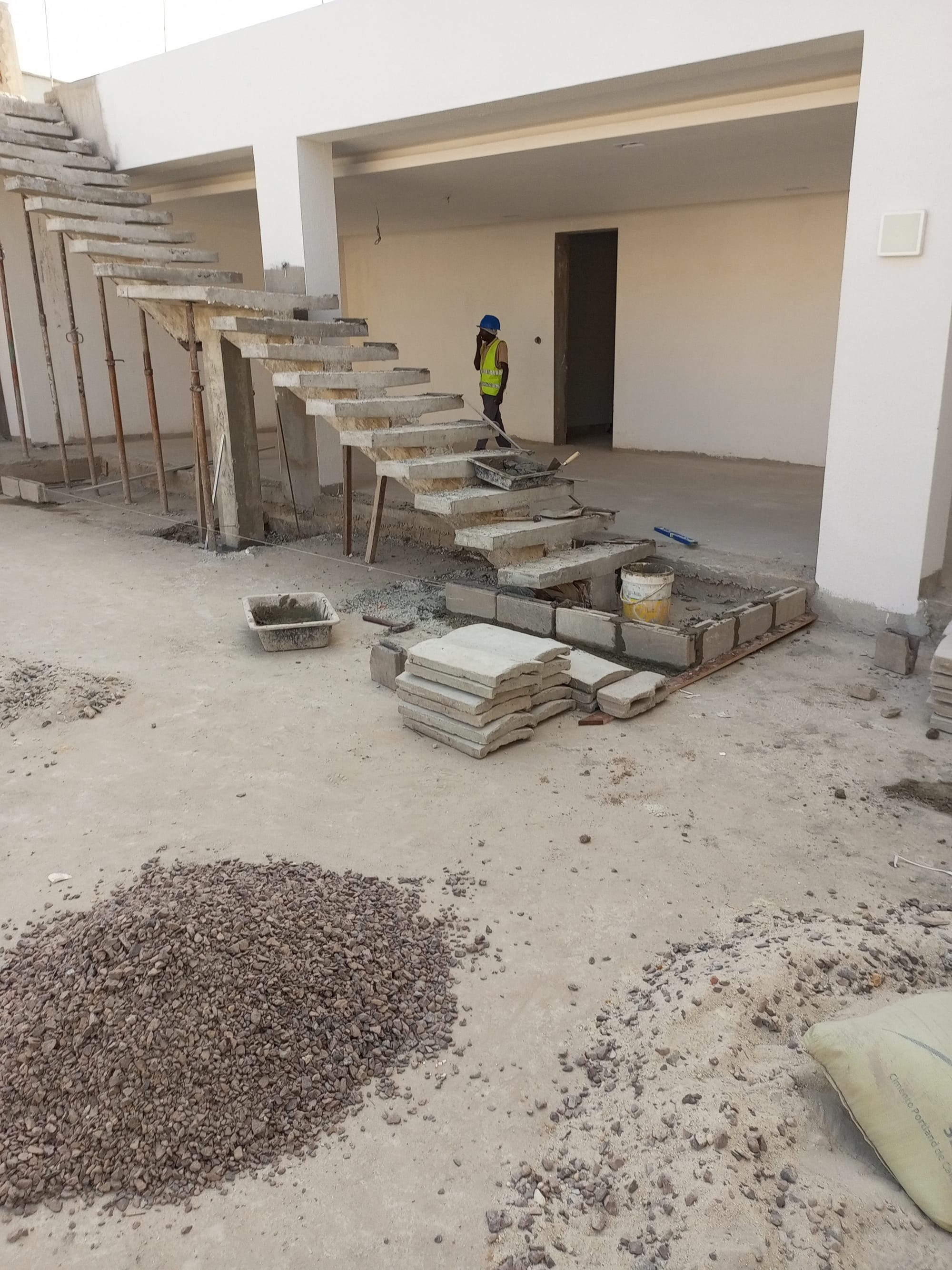 Projeto e Concepção de um quintal em Parceria com o Arquitetcto Paulo Pereira na casa A4-Condominio de Luxo em Angola