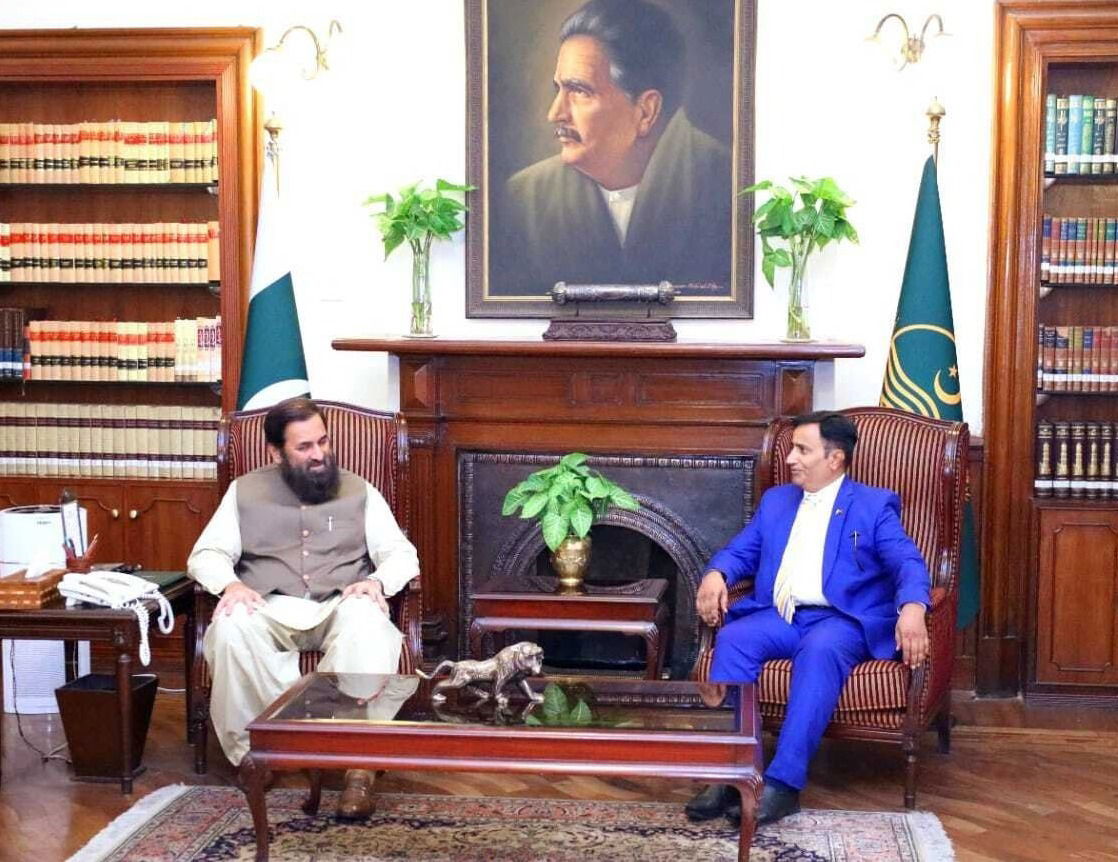 Pakistan Muslim League-Nawaz,(PML-N) General Secretary Nadeem Hafeez, meet to Governor Punjab, Mian Baligh-ur-Rehman