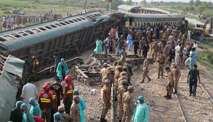 At least 30 killed in Karachi-Hazara Express accident