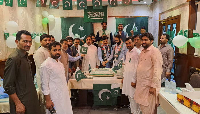 The hearts of overseas Pakistanis beat in love for their country, officials of PML-N Saudi Arabia