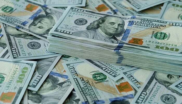 Dollar cheaper in open market, falls to Rs 316