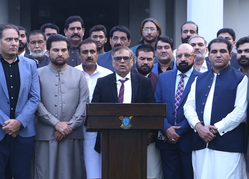 Barrister Amjad Malik is the visit of the PMLN leaders of the delegation of Pakistanis residing in 42 countries to the Jinnah House.