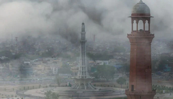 Smog in Punjab: Lockdown started in 10 districts today, notification continues.