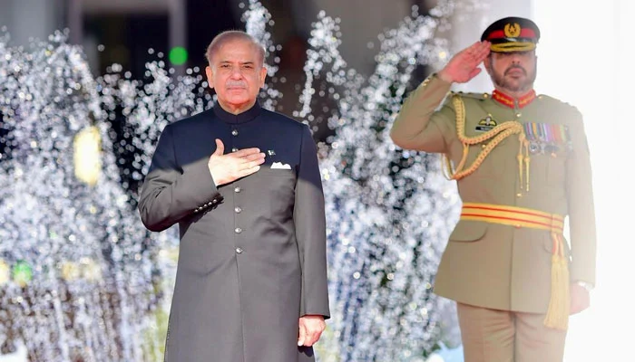 Prime Minister Shehbaz Sharif took oath, guard of honor presented