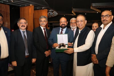 Shamshad Khan Tanoli, President of the Traders Wing of Pakistan Muslim Center, hosted the best dinner at the highest tower of Kuwait in the service of Federal Minister Abdul Aleem Khan and the Secretaries of all Ministries.
