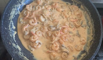 שרימפס ברוטב שמנת ופטריות