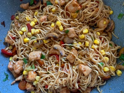 מוקפץ עם חזה עוף