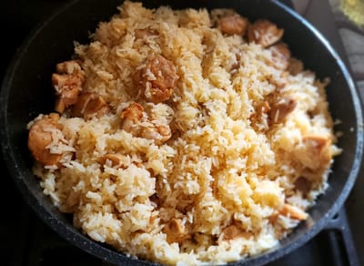אורז עם פרגיות במחבת