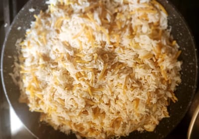 אורז עם אטריות במחבת