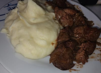 כבד עוף עם בצל מקורמל