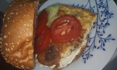 סנדוויץ חביתה וצ'וריסוס