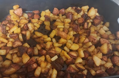 תפוחי אדמה עם נקניקיות