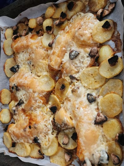 דג אמנון/מושט עם תפוחי אדמה ופטריות