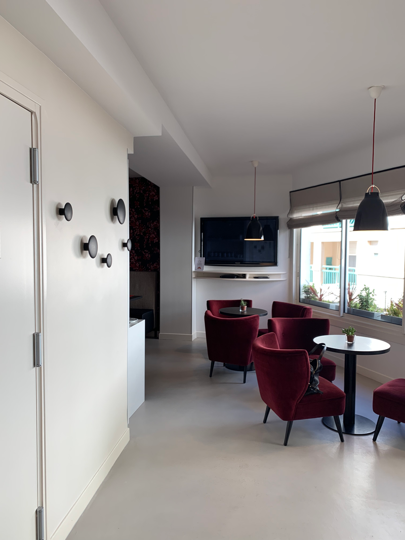 RENOVATION HOTEL ET CREATION DE MEUBLE 