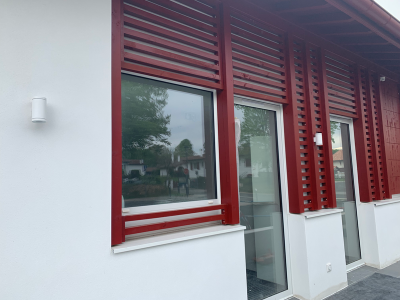 TRANSFORMATION D'UNE ECOLE EN BOULANGERIE APPARTEMENT CABINET MEDICAL 