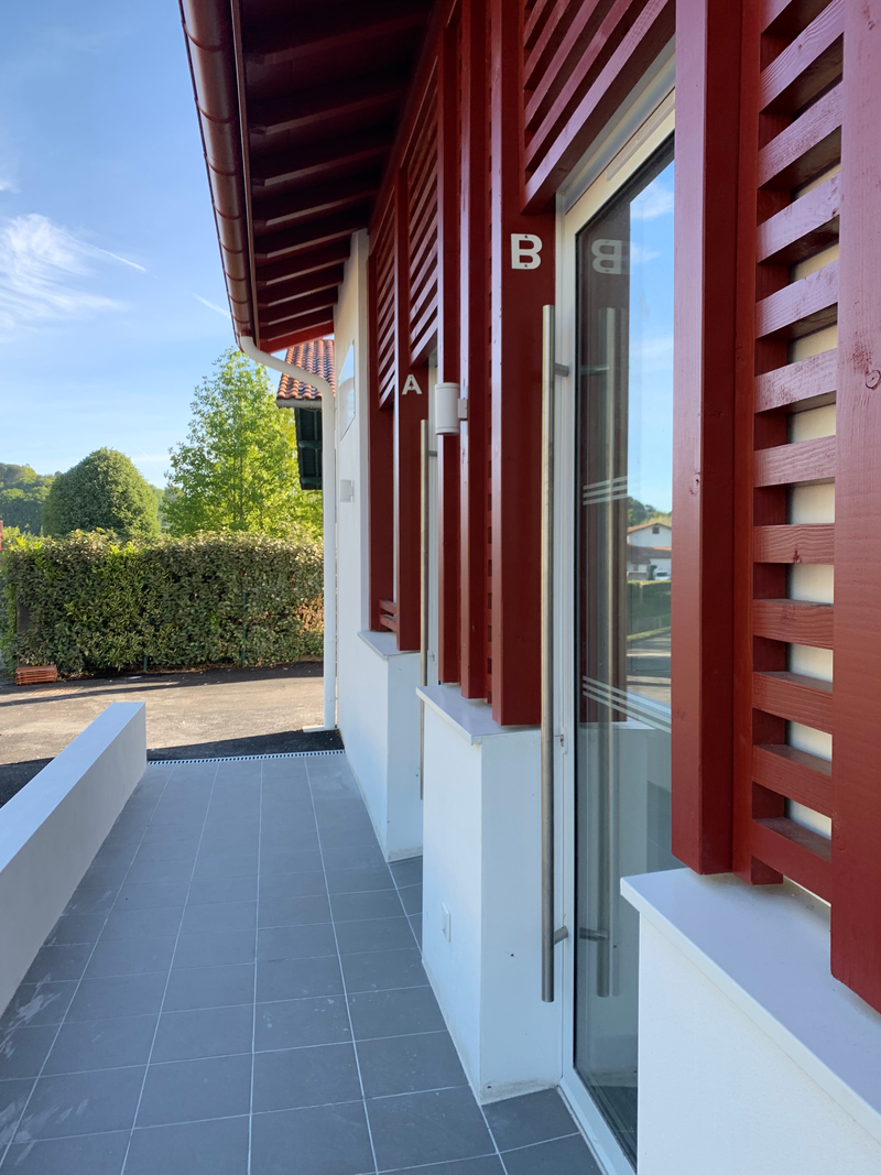 TRANSFORMATION D'UNE ECOLE EN BOULANGERIE APPARTEMENT CABINET MEDICAL 
