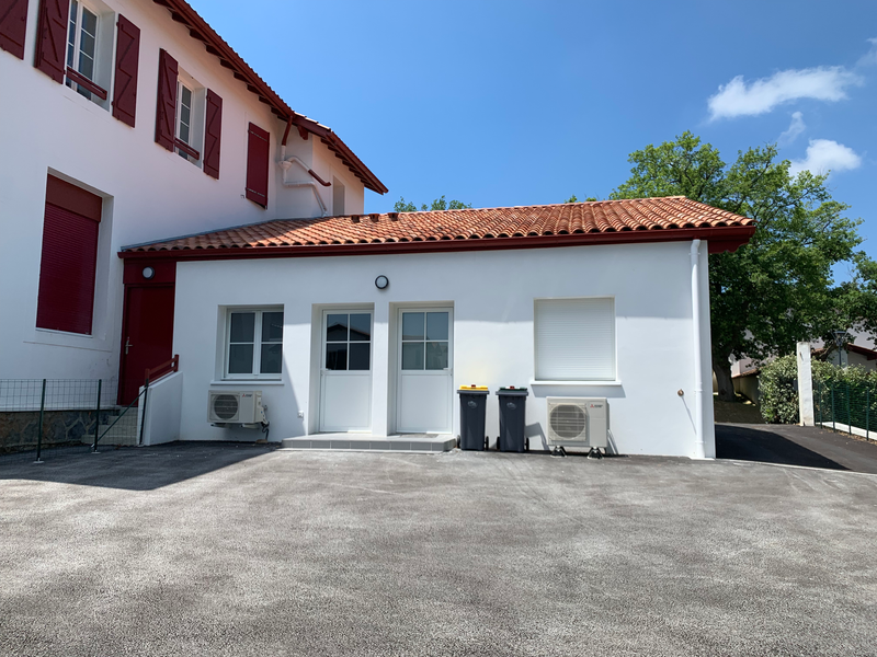 TRANSFORMATION D'UNE ECOLE EN BOULANGERIE APPARTEMENT CABINET MEDICAL 