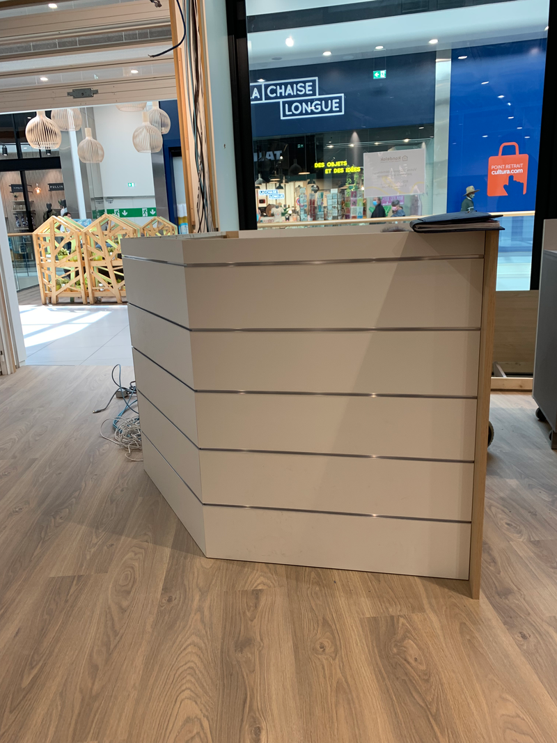 AMENAGEMENT BOUTIQUE ET CREATION DE MEUBLE 