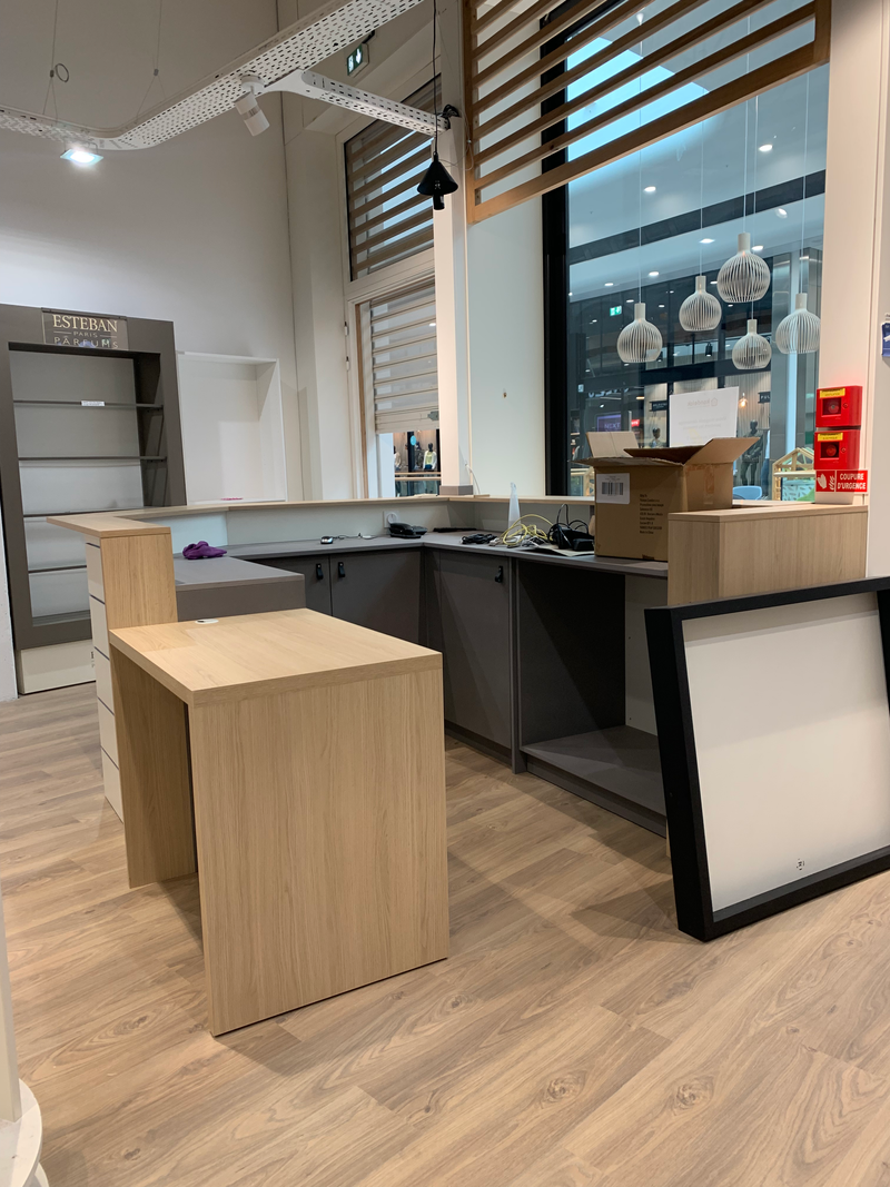 AMENAGEMENT BOUTIQUE ET CREATION DE MEUBLE 