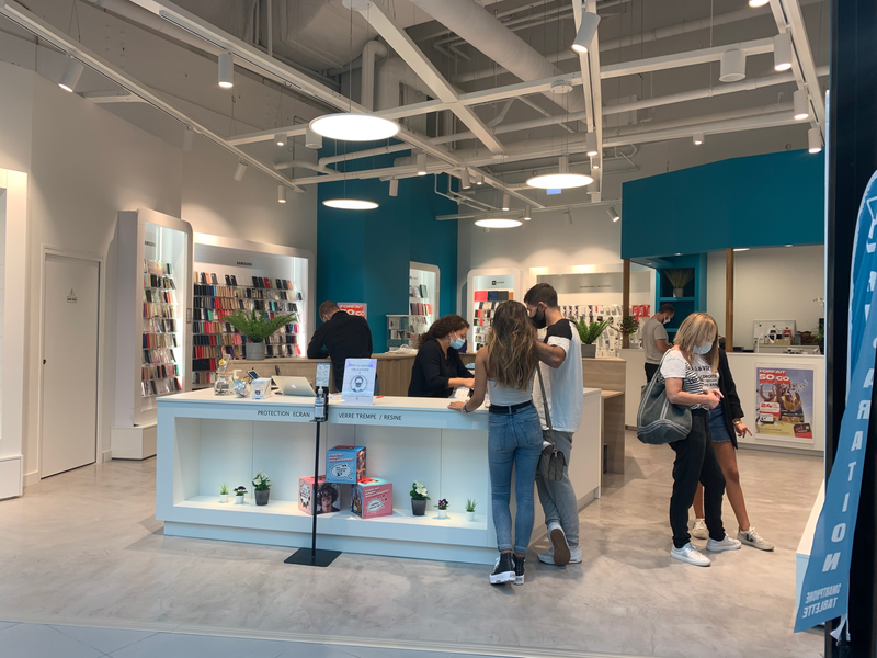 AMENAGEMENT D'UNE BOUTIQUE ET CREATION DE MEUBLE 