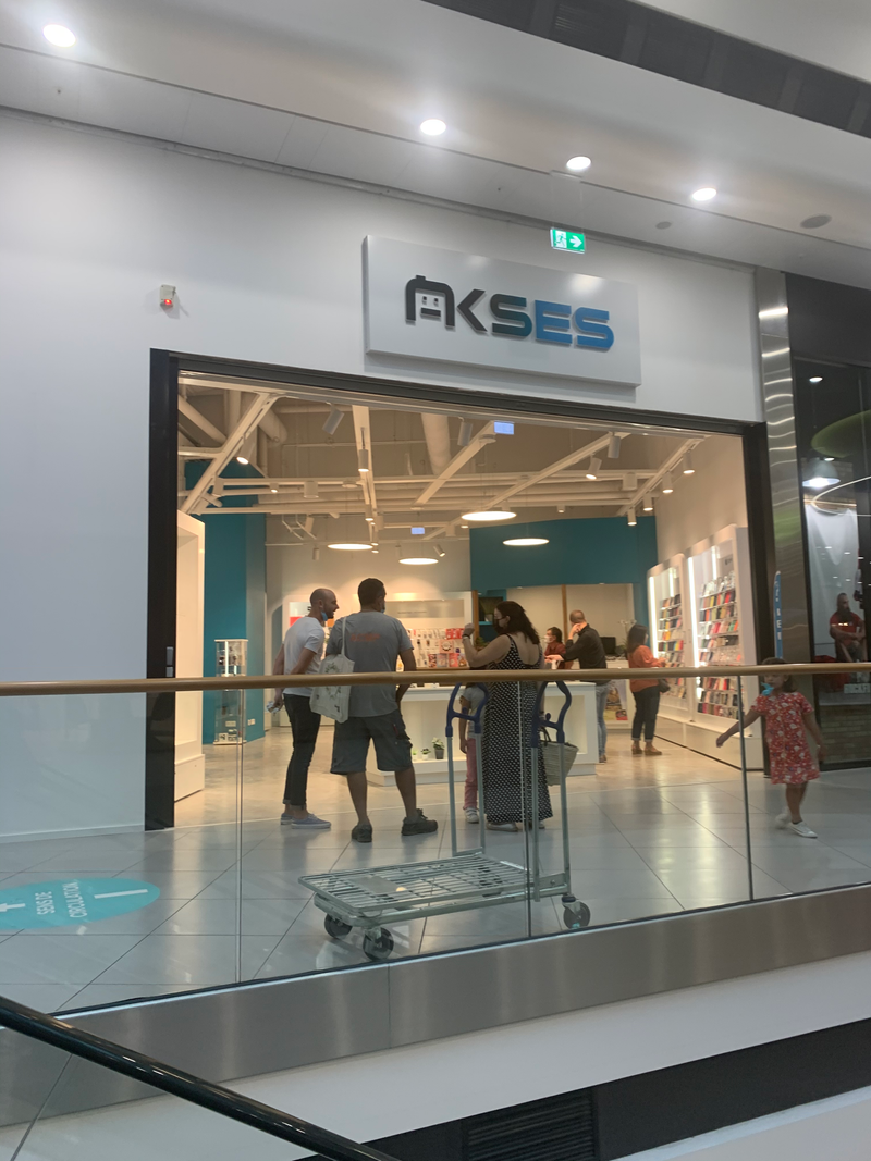 AMENAGEMENT D'UNE BOUTIQUE ET CREATION DE MEUBLE 