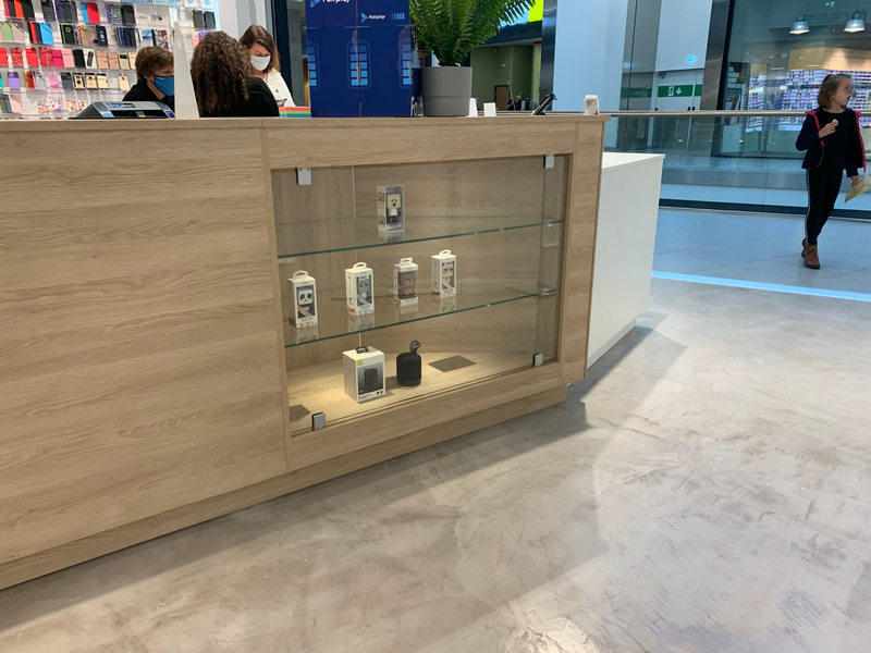 AMENAGEMENT D'UNE BOUTIQUE ET CREATION DE MEUBLE 