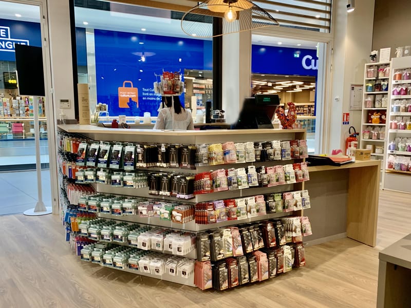 AMENAGEMENT BOUTIQUE ET CREATION DE MEUBLE 