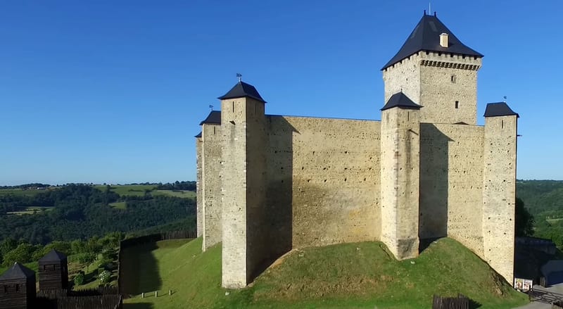 Le château fort de Mauvezin, l'abbaye de l'Escaladieu, St Bertrand de Comminges, la maison des Lys à Arreau, la chapelle des Templiers à Aragnouet, la chapelle de Roumé.
