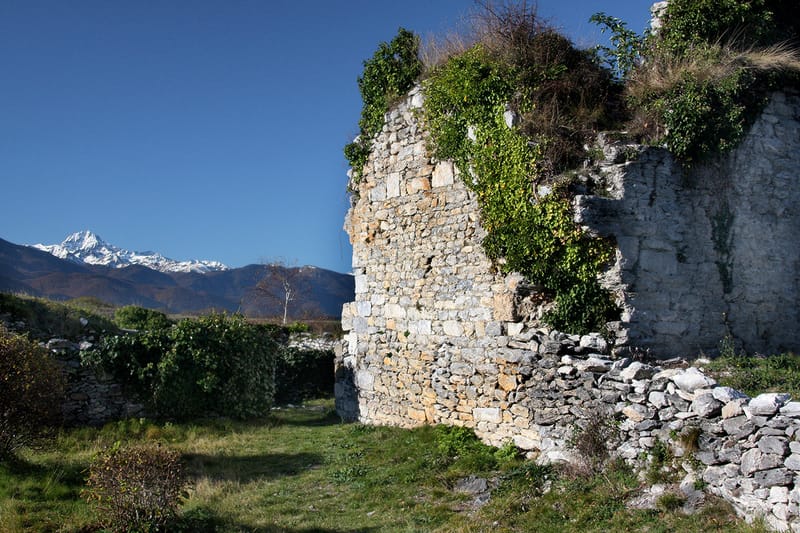 La petite Amazonie, le château fort de Montoussé, le calvaire du Mont Arès, le pic du Midi de Bigorre, le retable de l'Eglise Notre dame de Jézeau, la chapelle de Cieutat, la fontaine des 4 vallées.
