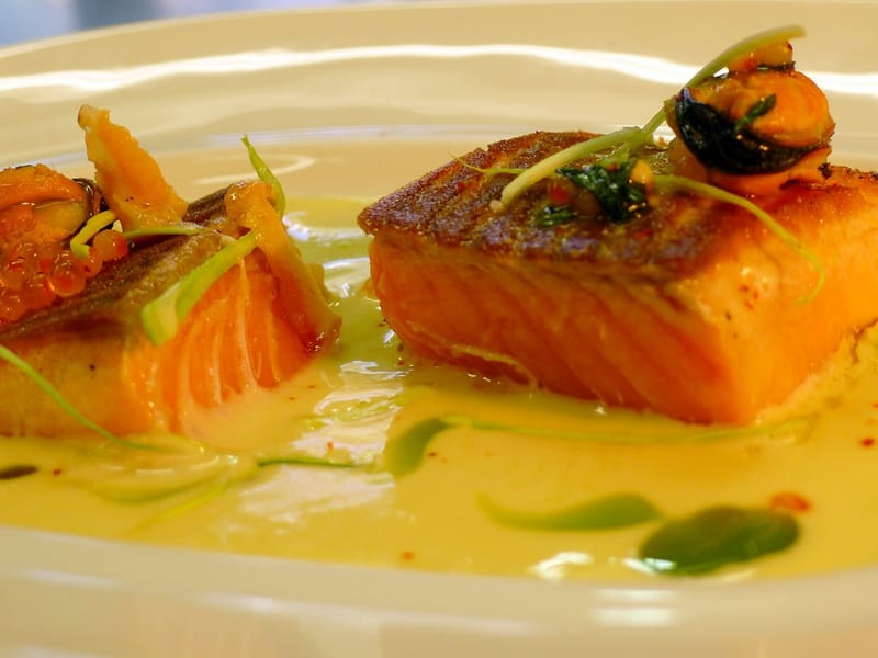 La région regorge de trésors à déguster sans modération. Ici, chaque produit raconte une histoire de terroir et de passion. Laissez-vous tenter par l’authenticité des saveurs locales !