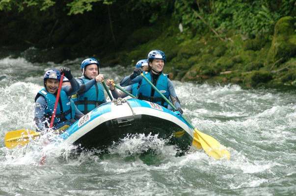 Randonnées à pieds ou à cheval, Escalade, Canyoning, Rafting, Parapente., Vélo, VTT...