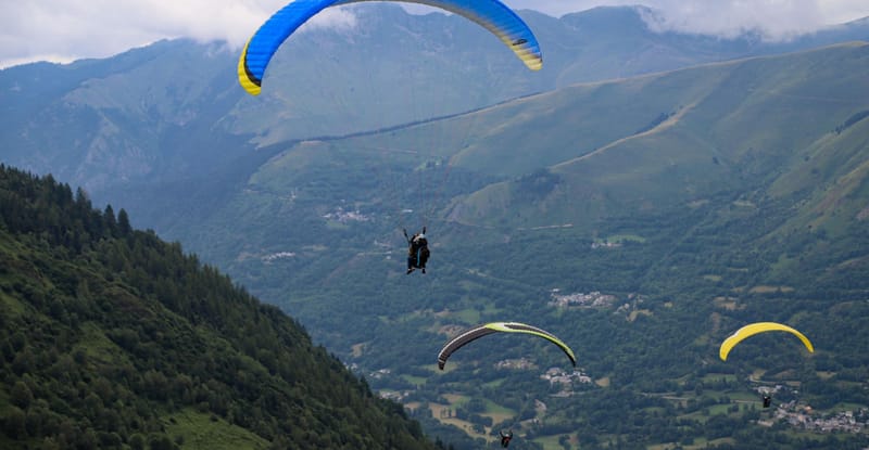 Randonnées à pieds ou à cheval, Escalade, Canyoning, Rafting, Parapente., Vélo, VTT...