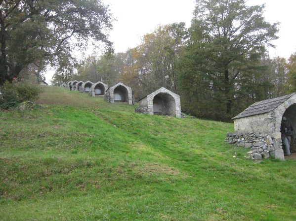 La petite Amazonie, le château fort de Montoussé, le calvaire du Mont Arès, le pic du Midi de Bigorre, le retable de l'Eglise Notre dame de Jézeau, la chapelle de Cieutat, la fontaine des 4 vallées.