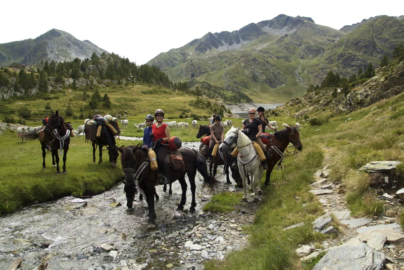 Randonnées à pieds ou à cheval, Escalade, Canyoning, Rafting, Parapente., Vélo, VTT...