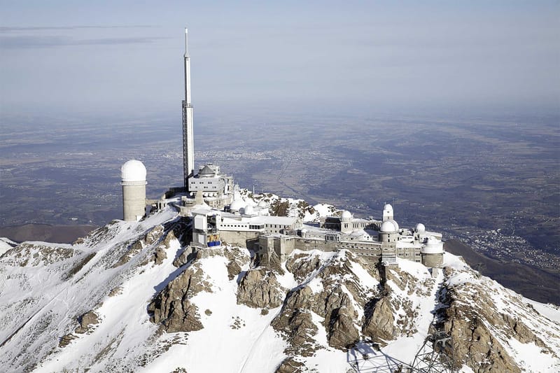 La petite Amazonie, le château fort de Montoussé, le calvaire du Mont Arès, le pic du Midi de Bigorre, le retable de l'Eglise Notre dame de Jézeau, la chapelle de Cieutat, la fontaine des 4 vallées.