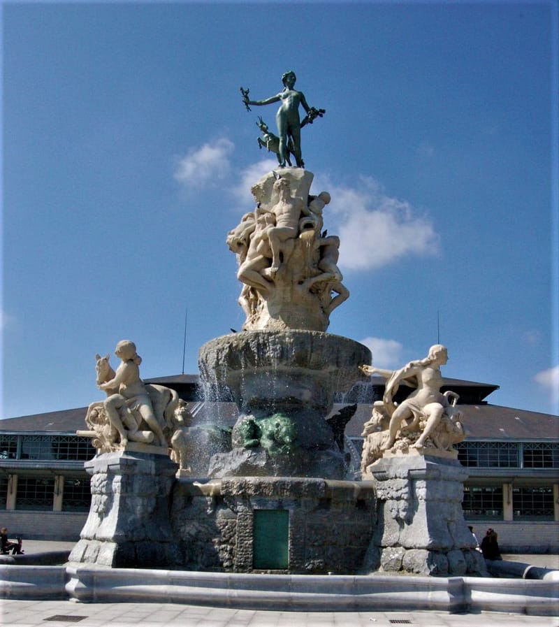 La petite Amazonie, le château fort de Montoussé, le calvaire du Mont Arès, le pic du Midi de Bigorre, le retable de l'Eglise Notre dame de Jézeau, la chapelle de Cieutat, la fontaine des 4 vallées.