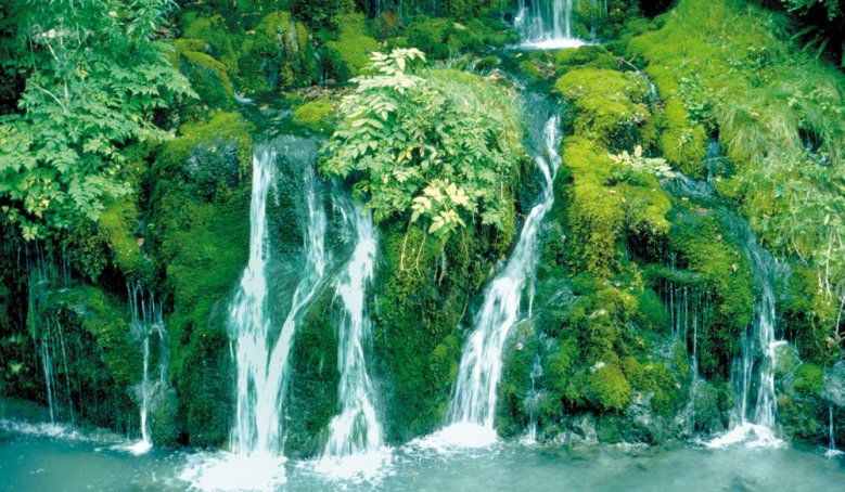 La petite Amazonie, le château fort de Montoussé, le calvaire du Mont Arès, le pic du Midi de Bigorre, le retable de l'Eglise Notre dame de Jézeau, la chapelle de Cieutat, la fontaine des 4 vallées.