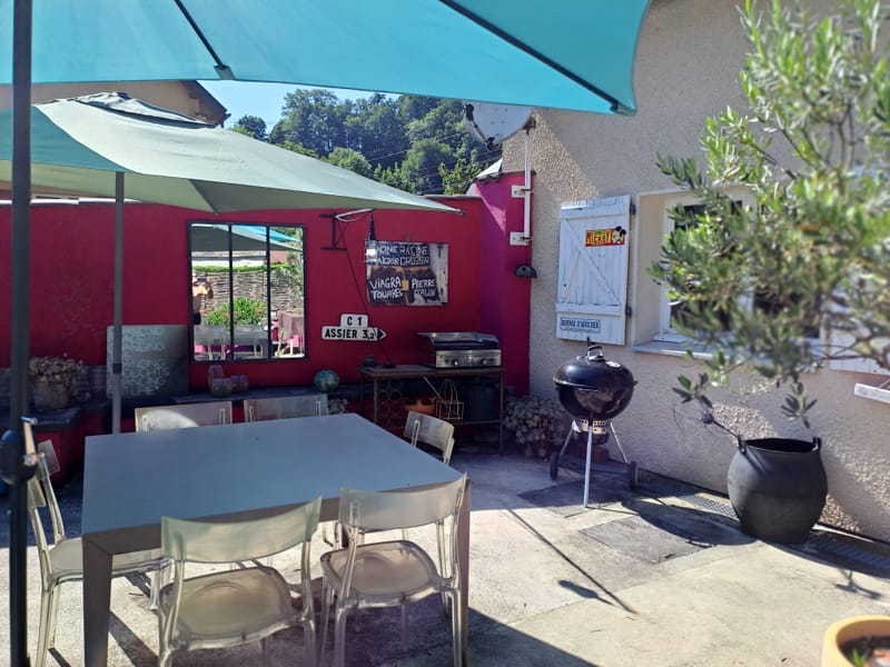 L’espace extérieur vous invite à la découverte et à la détente, pour des moments pleinement savoureux.