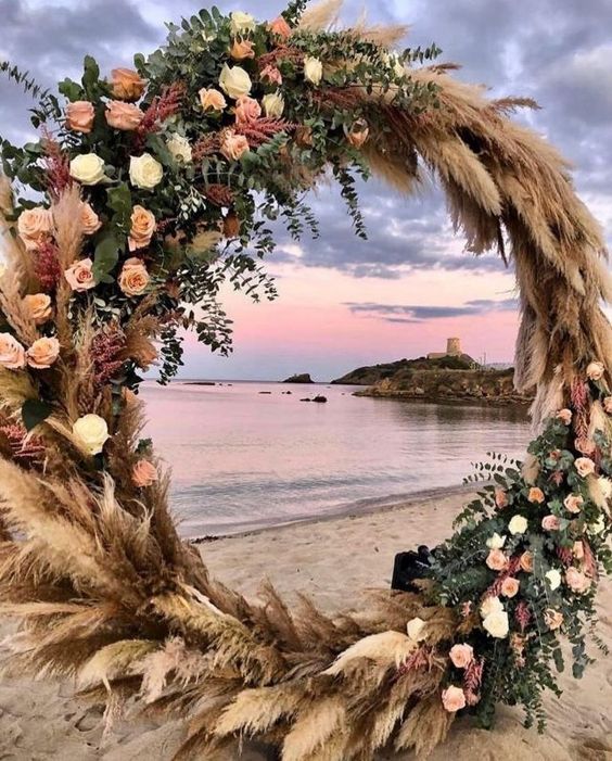 Como hacer un arco de flores artificiales para un avento