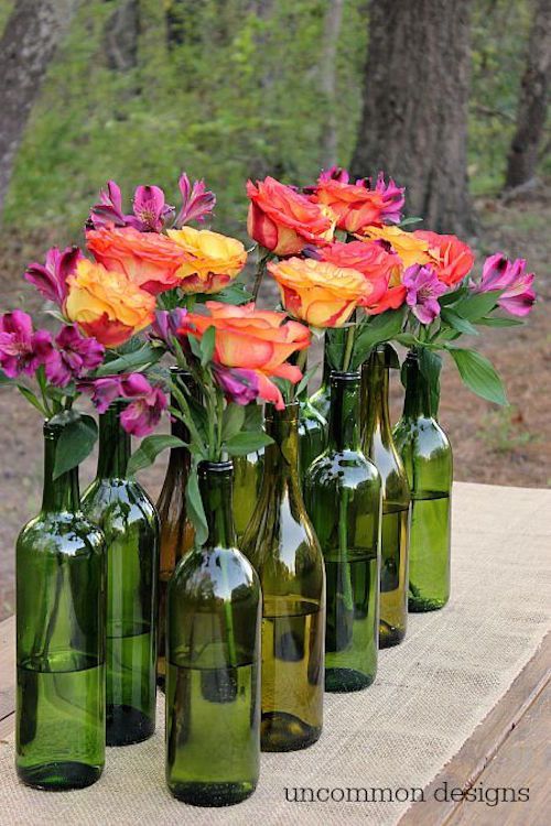 Utilizar botellas vacias para decorar un lindo evento