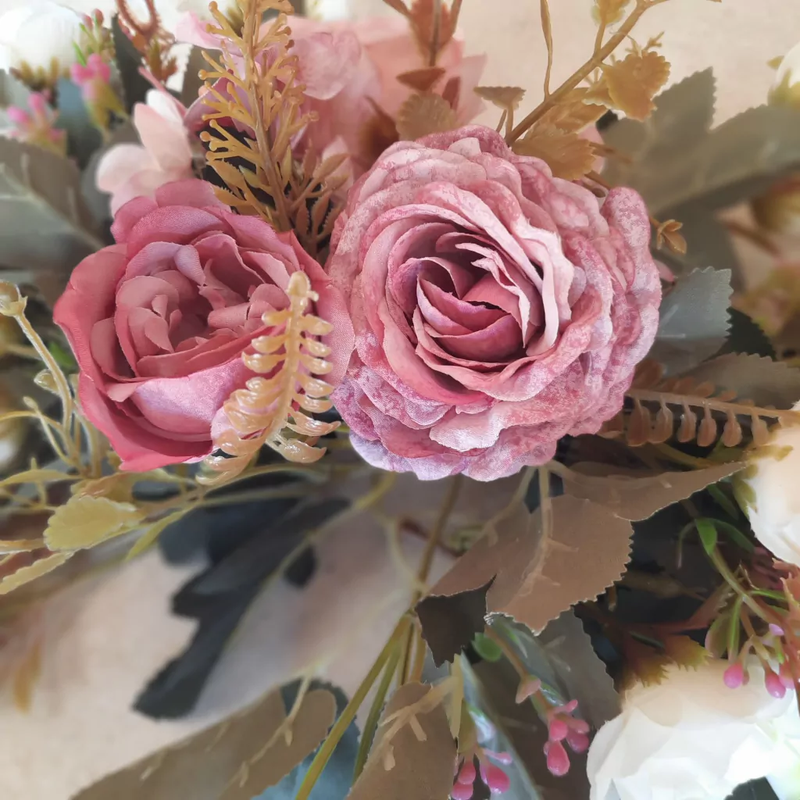 Ramos de flores artificiales para eventos: La elegancia duradera