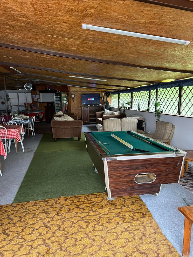 Étterem és közösségi helyiség