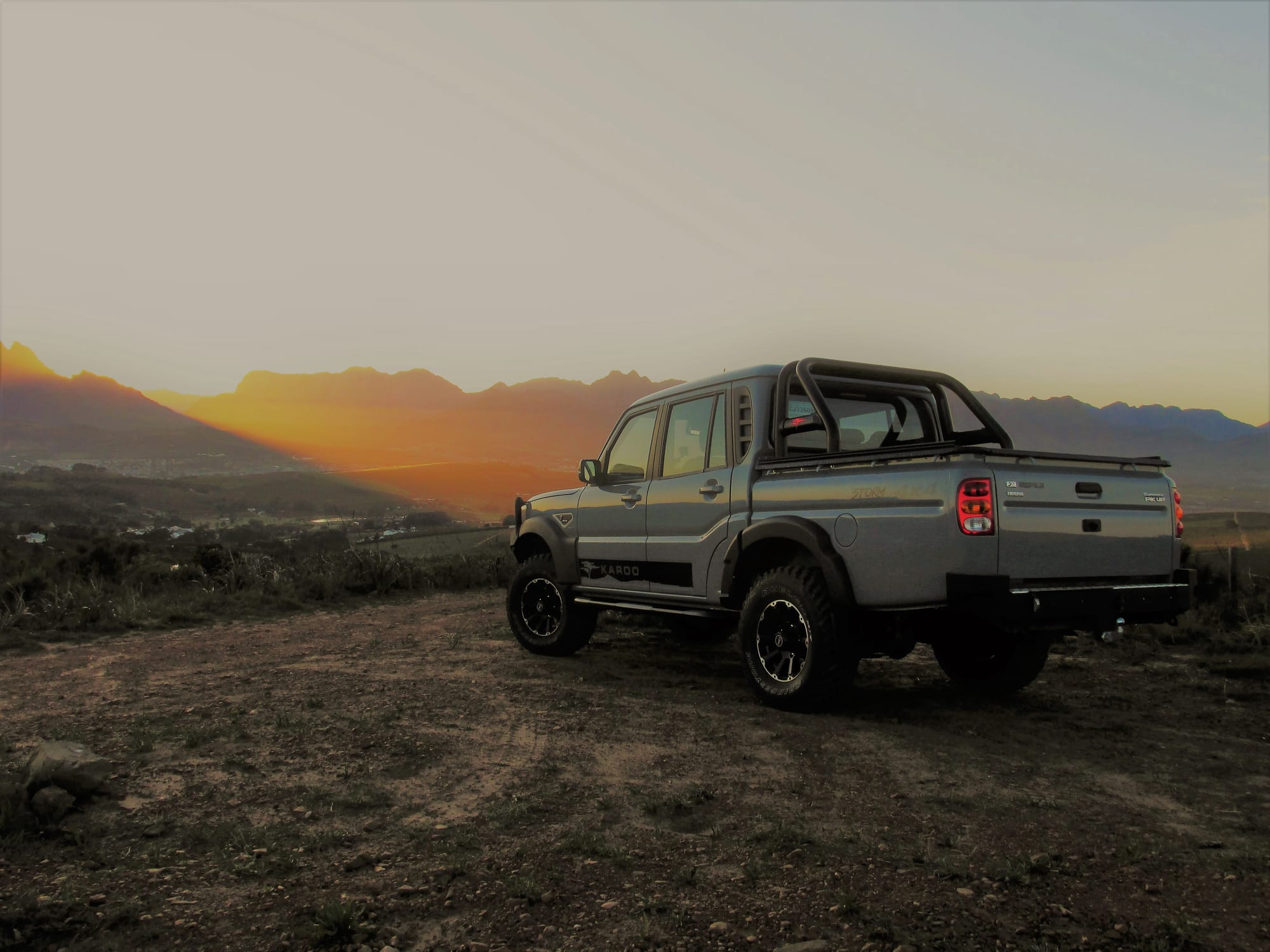 MAHINDRA KAROO Storm...