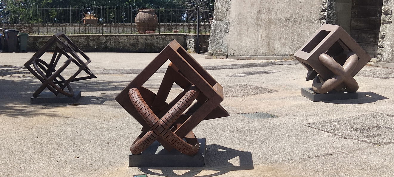 Trio 1, Trio2, Trio3 dinamico  di David August  kessler .La filosofia è scritta in questo grandissimo libro che continuamente ci sta aperto innanzi a gli occhi (io dico l’universo), ma non si può intendere se prima non s’impara a intender la lingua, e conoscer i caratteri, ne’ quali è scritto. Egli è scritto in lingua matematica, e i caratteri son triangoli, cerchi, ed altre figure geometriche, senza i quali mezzi è impossibile a intenderne umanamente parola.