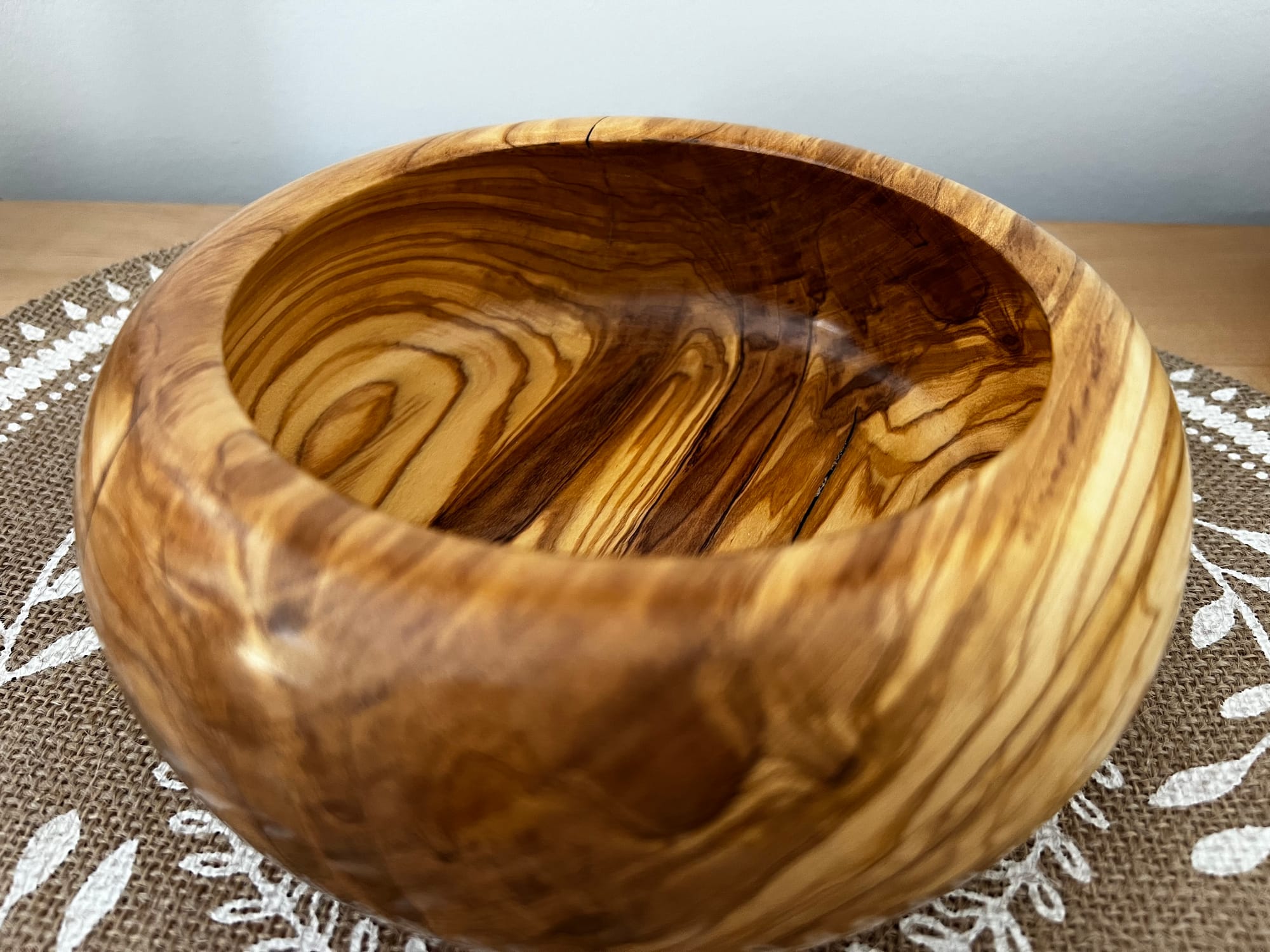 #033 - Bol en Olivier / Olivewood bowl