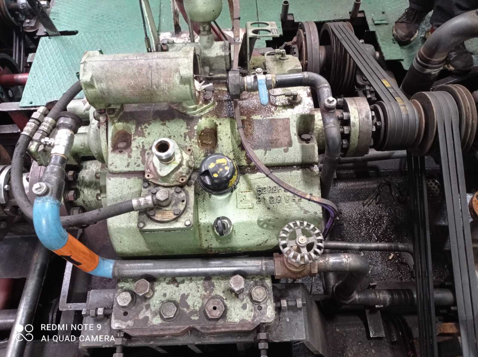 Reparación de casco, soldadura, servicio a motores y sala de maquinas en barco arenero.